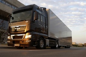 棕色货车运输图片下载